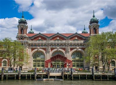 Registration Building auf Ellis Island